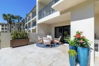 Ocean Villas Luxury 3 bedrooms/2 baths with huge patio and personal beach cart