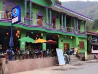 Phonemany Guesthouse Hotels in 