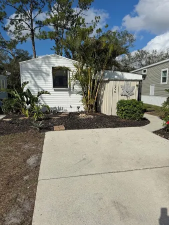 Charming 1 Bed 1 Bath Cottage in wonderful Sun Outdoors Sarasota that sleeps 6. Отели рядом с достопримечательностью «Селери Филдс»