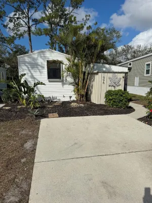 Charming 1 Bed 1 Bath Cottage in wonderful Sun Outdoors Sarasota that sleeps 6.