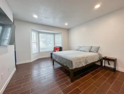Quiet Private Home Near SLC DT For Multi-Family Hotels near Cell Again