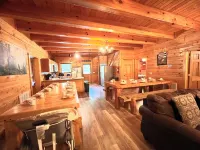 40% Off Fall Dates! Creekside! 8Br~8BA Lodge in PF~HT, Fire Pit, PT & Theater! Hotels in Pigeon Forge