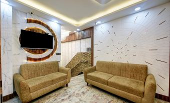 New Frontier - 2 Mins from Old Delhi Railway Station & Chandni Chowk