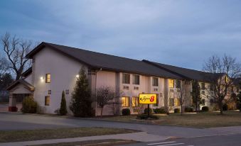 Super 8 by Wyndham Ithaca