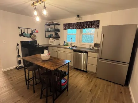 Charming 1940’s Ronda House Wilkes County NC Stone Mountain , wineries , NASCAR Отели в г. Эдвардс