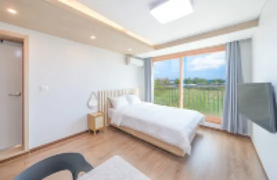 Gangneung Awoolim Pension โรงแรมใกล้ห้องสมุด Sungju Library