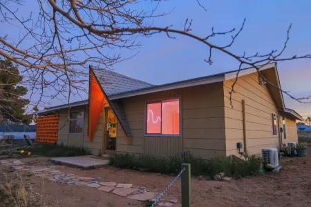 Discoasis Joshua Tree - 2.5 Acres w/ Bar & Hot Tub