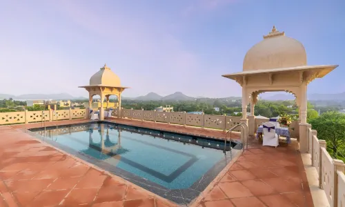 Traavista Aravali Mahal - Luxury Lake View Heritage Resort