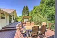 Serene Mountain Getaway w/Hot Tub,Pool:25 min to Asheville