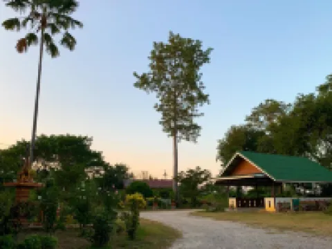 คันทรี เลค เนเจอร์ ลอดจ์ โรงแรมในอำเภอ พยุหะคีรี