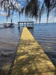 Pappy's Pool Lake: A  1650 Sqft with Pier,  Boat Ramp, Screened Porch,Lakeside.