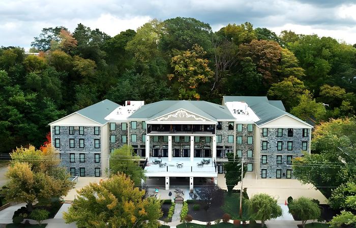 Niagara Crossing Hotel and Spa