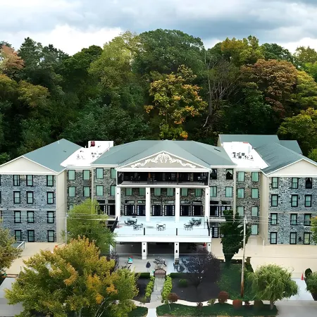 Niagara Crossing Hotel and Spa