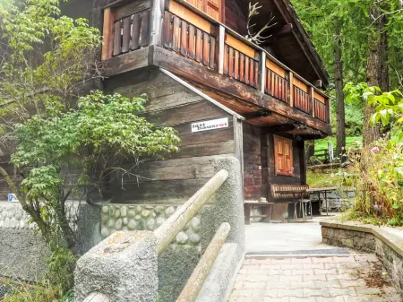 Lätthaus Rot Отели в г. Теш