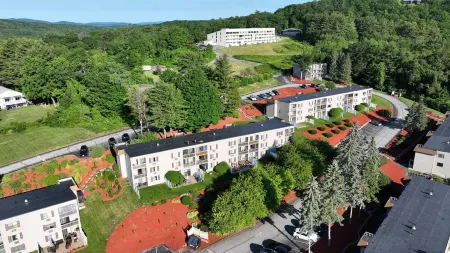 Village at Winnipesaukee Condo Walk to BEACH!