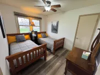 Des Moines Entire home  3 Bdms King; Queen; Twins  quiet near High Trestle Trail Hotels near Verizon