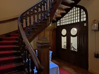 XXL vacation room with bathroom in an Art Nouveau villa for 1-4 people in the city center