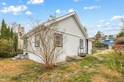 Pet Friendly Lake Cottage w/Fireplace & Fire Pit W/D Hotel a Southeast