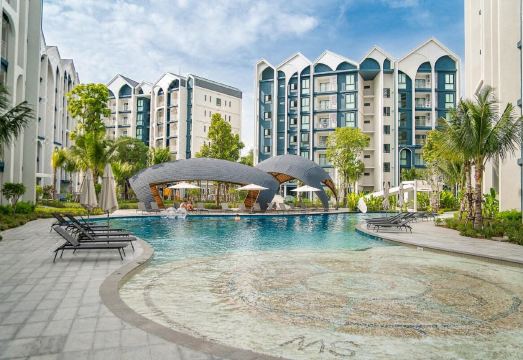 Title Halo Orange Sunset