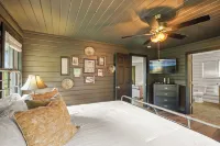 Hot tub; Fireplace; Dog Friendly! Minutes to Downtown Boone, Skiing and Tubing!