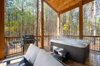 Luxury modern country couples retreat. Private back porch with hot tub!