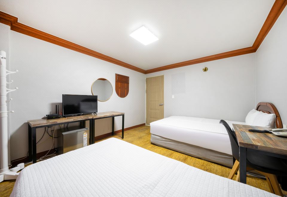 골드모텔의 편안한 침대 이미지