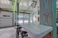 King Bed Serenity Retreat Hot Tub/Bar/Game Room