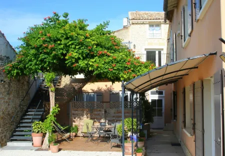 Maison d'hôtes la Bignone Отели в г. Сен-Лоран-Дез-Арбр