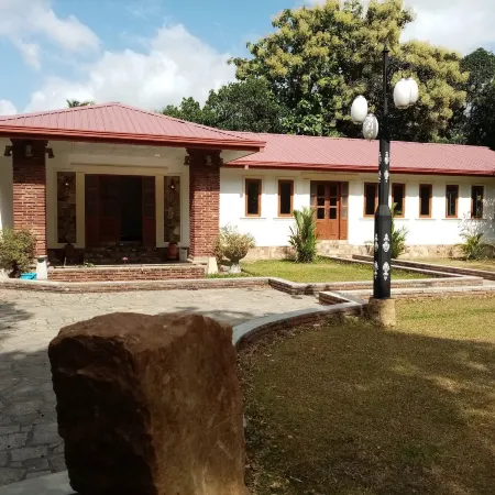 The Crown Hotel Dambulla