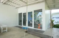 ไวท์ แอท ซี รีสอร์ท