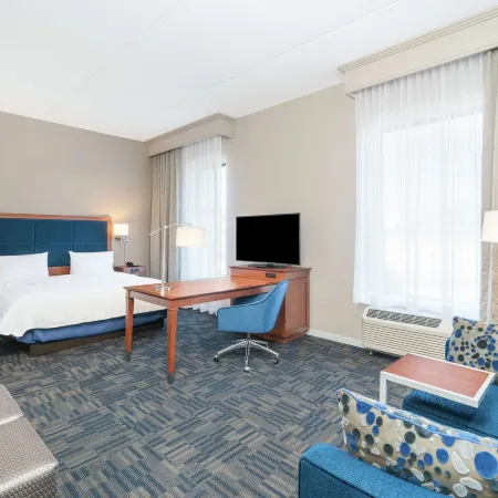 Hampton Inn & Suites Newburgh - Stewart Airport