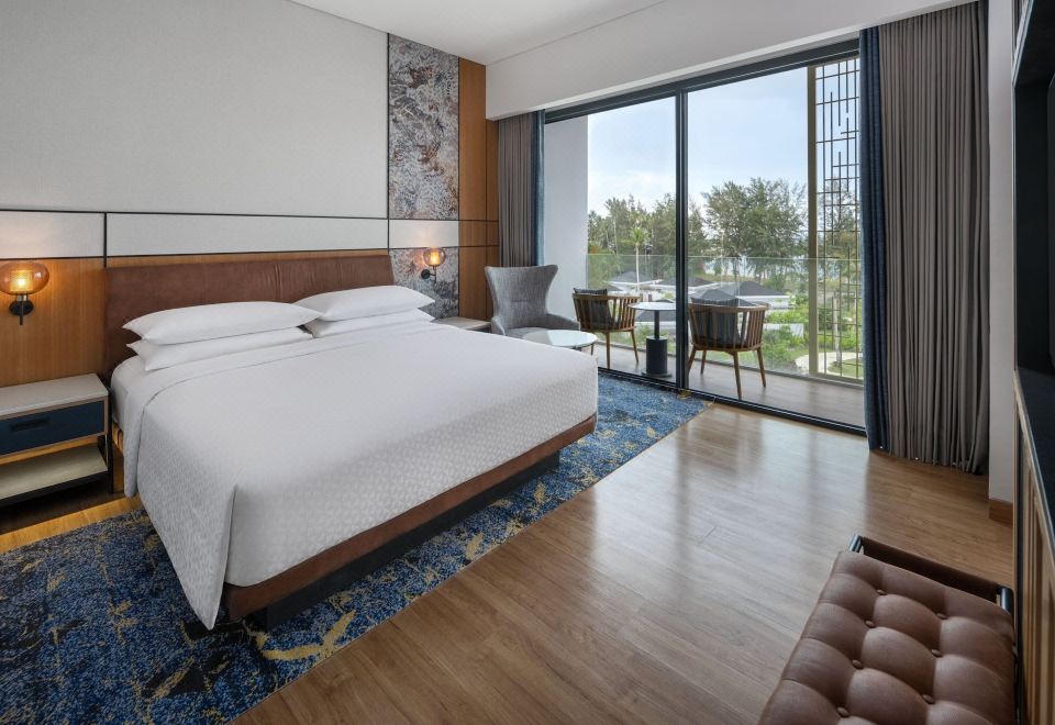 Four Points by Sheraton 가족이 이용하는 수영장