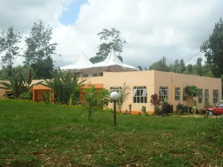 River Bank Hotel Отели в г. Меру