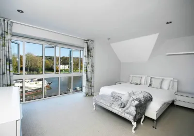 The Oars - Riverfront Property