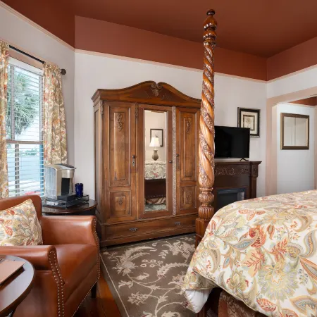 Bayfront Westcott House Bed & Breakfast