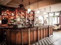 The Queen's Head Hotels near Hampton Wick