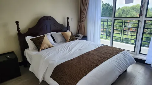 Peak Hotel Hotels in Ishaka