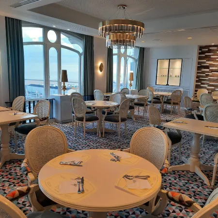Hotel Beach Palace