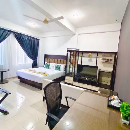 Salaam Suites Hotel Отели рядом с достопримечательностью «Военный музей»