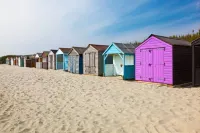 Beautifully Restored WW2 Carriage - Sleeps 6 Hotel in zona Nunnington Farm Camping site West Wittering. PO20 8LZ