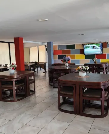 Golden Hôtel Отели рядом с Аэропорт Феликс Уфуэ-Буаньи