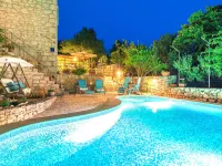 Heritage Villa Near Milna with Private Swimming Pool Hotels in Milna