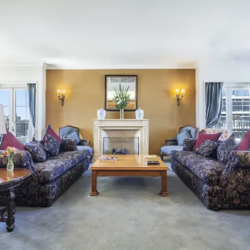 The Claridge Отели рядом с достопримечательностью «Станция метро Florida»