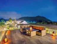 8 Pool Villas