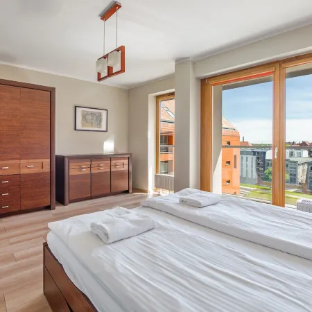 Aura, Sun & Snow