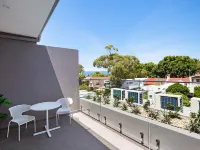 Bondi Beach Studio King Suite + Balcony Hotels in Bondi