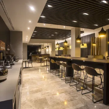 Hampton by Hilton David