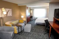 Courtyard Sioux Falls Hotels near Falls Park