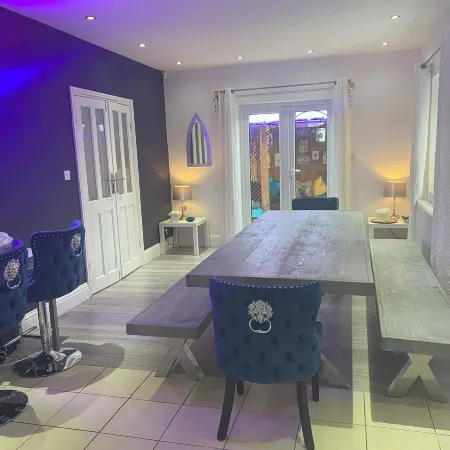 6 Bed-Sleeps 12-Hot Tub-Free Parking-Pet Friendly