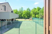 Treetop Cabin -- Pool Access - Fireplace - Grill - Screen Porch - Deck - Wifi - Golf Nearby Hotels near Poor House Farm Park - Rotary Pavilion